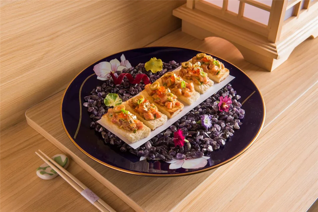 Tuna tartar on toast